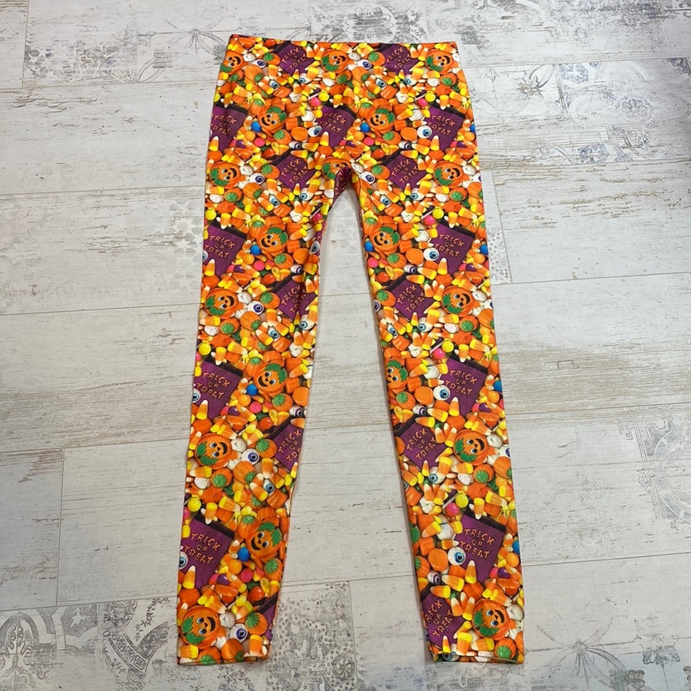 No Boundaries Halloween Candy Trick or Treat Ankle Leggings